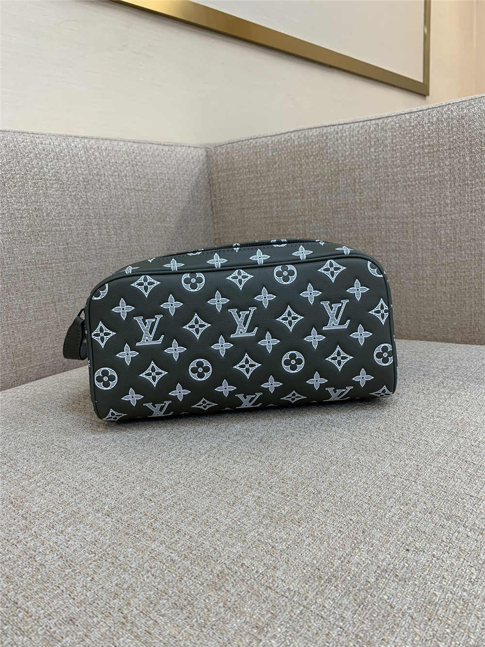 Louis Vuitton DOPP KIT M12651   size：28x15x16.5cm 2025 new 